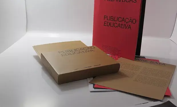 Kit educativo com caixa