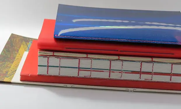 Livros e costuras